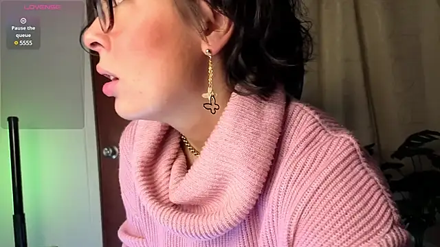 Snapshot of sophia_dumont chatting on 03.08.25 sophia dumont online show from 03.08.25