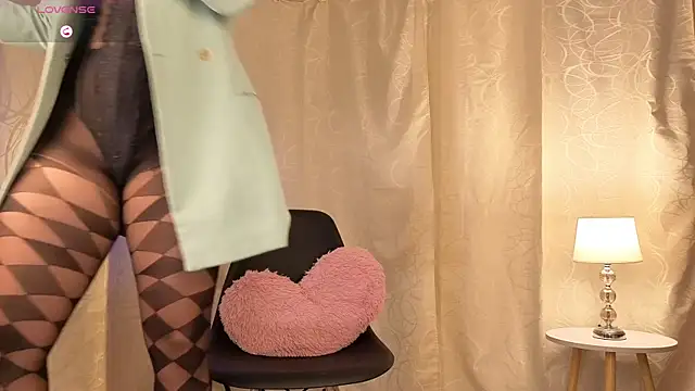 Snapshot of sophia_dumont chatting on 10.20.25 sophia dumont online show from 10.20.25