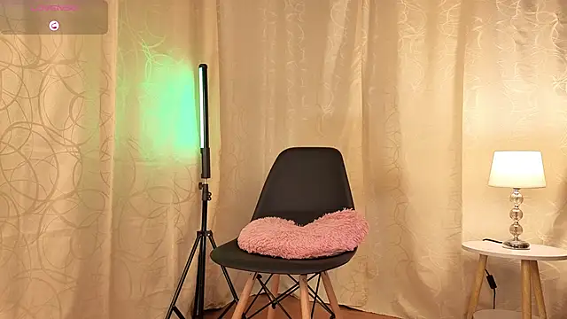 Snapshot of sophia_dumont chatting on 10.29.25 sophia dumont online show from 10.29.25