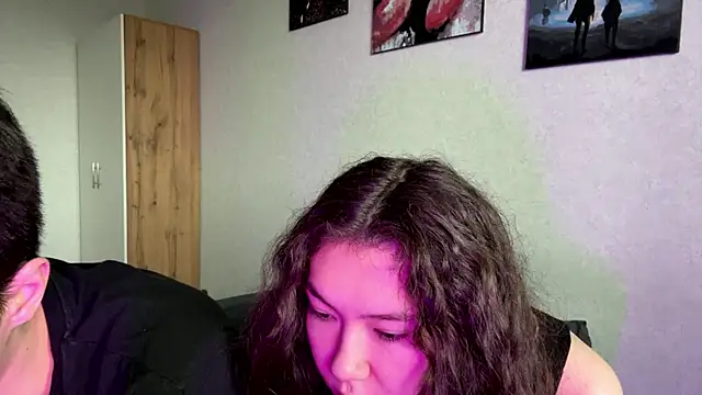 Snapshot of Tw1nFlame chatting on 11.08.25 Tw1nFlame online show from 11.08.25