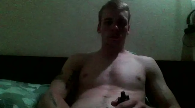 Snapshot of Novinho_pica_rosa chatting on 02.04.25 Novinho pica rosa online show from 02.04.25