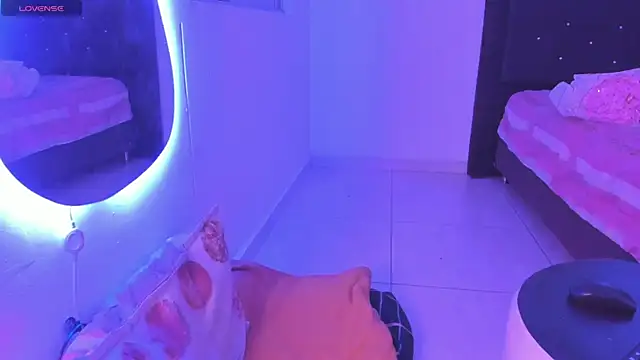  Charlottequeen online show from 02.14.25