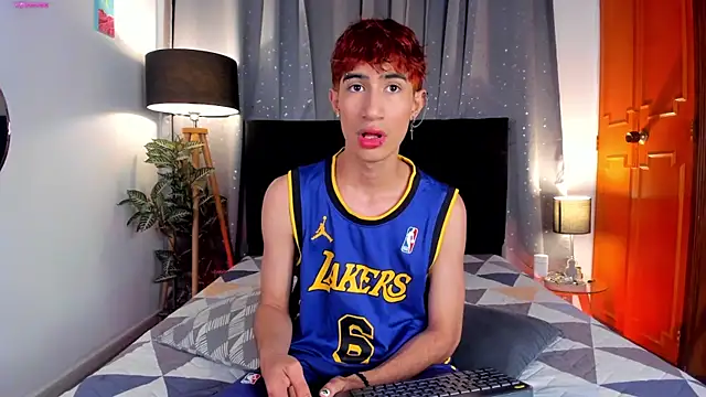 Snapshot of NovaaWheler chatting on 02.28.25 NovaaWheler online show from 02.28.25