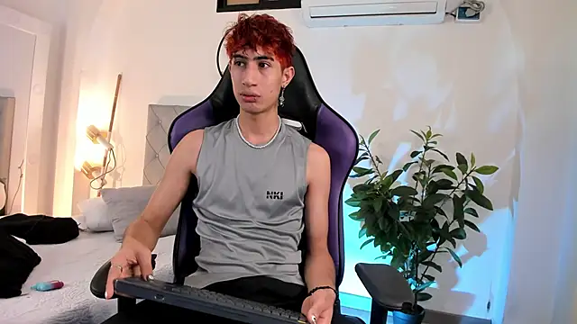 Snapshot of NovaaWheler chatting on 03.07.25 NovaaWheler online show from 03.07.25