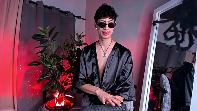 Snapshot of NovaaWheler chatting on 10.18.25 NovaaWheler online show from 10.18.25