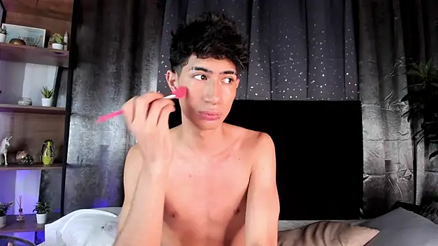 Snapshot of NovaaWheler chatting on 11.02.25 NovaaWheler online show from 11.02.25