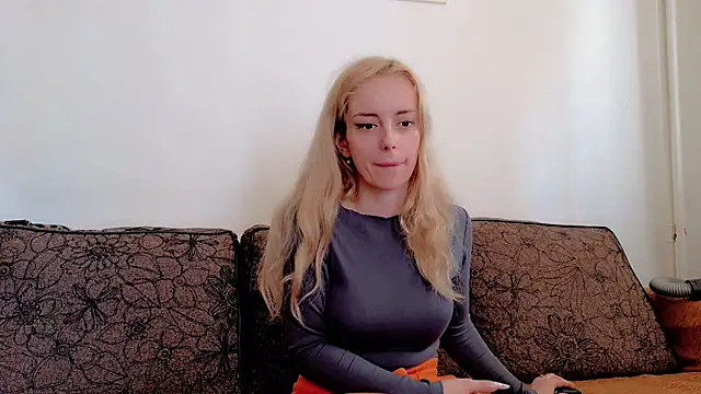 ChristiHanson online show from 03.10.26