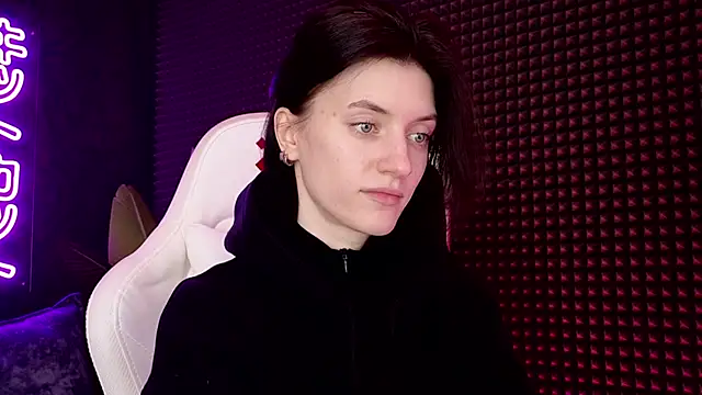 roxy riot  online show from 03.08.25