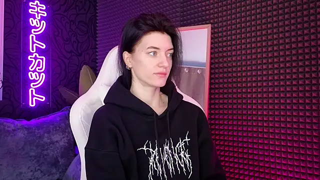 roxy riot  online show from 03.11.25