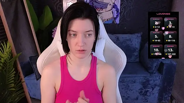 roxy riot  online show from 12.03.25