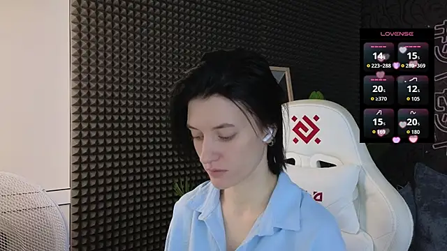 roxy riot  online show from 12.14.25