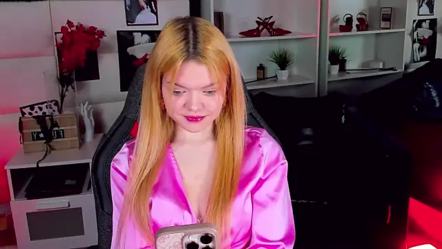 Snapshot of AdeleCartier chatting on 02.28.25 AdeleCartier online show from 02.28.25