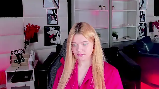 Snapshot of AdeleCartier chatting on 03.02.25 AdeleCartier online show from 03.02.25