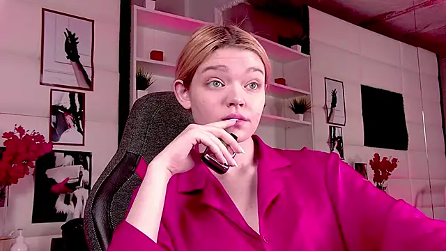 Snapshot of AdeleCartier chatting on 03.04.25 AdeleCartier online show from 03.04.25