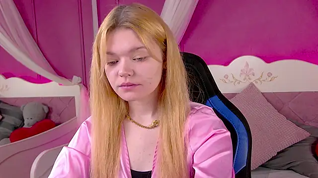 Snapshot of AdeleCartier chatting on 03.07.25 AdeleCartier online show from 03.07.25