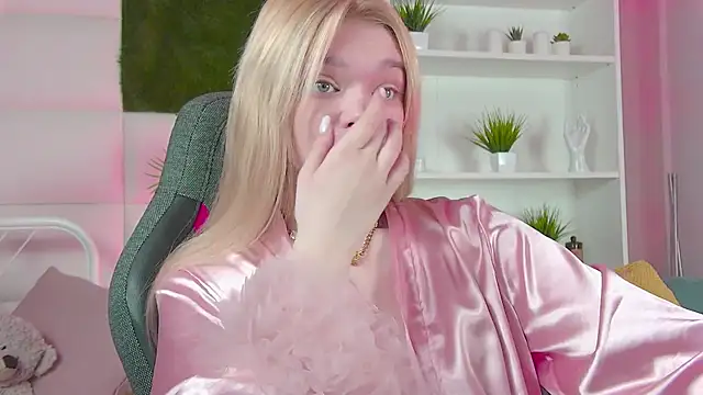 Snapshot of AdeleCartier chatting on 03.09.25 AdeleCartier online show from 03.09.25