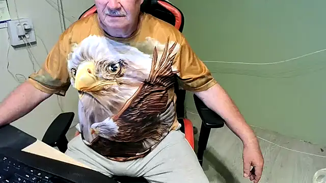 Snapshot of barenfan chatting on 03.03.25 barenfan online show from 03.03.25