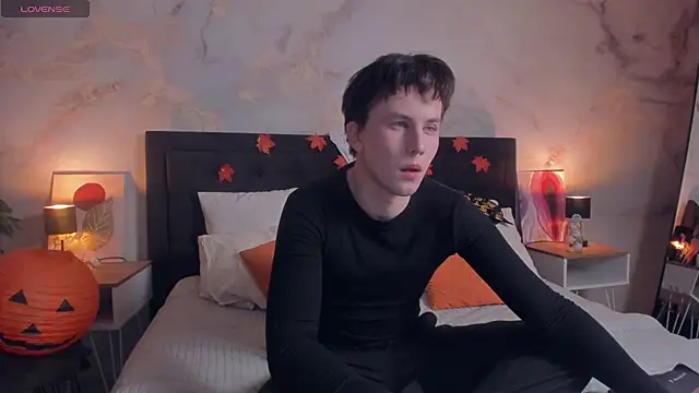 AdrianoAubert online show from 10.27.25