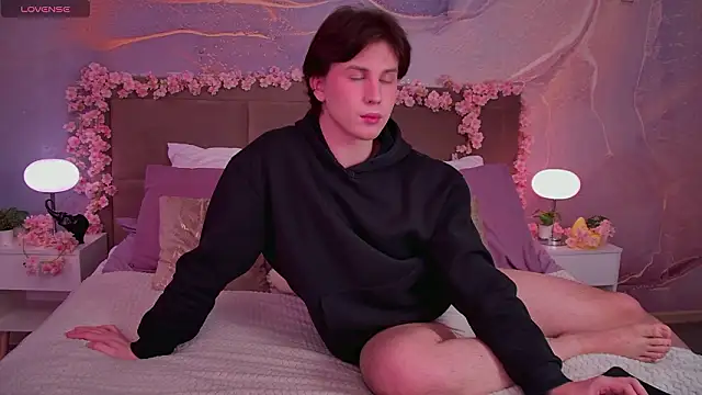 AdrianoAubert online show from 02.07.26