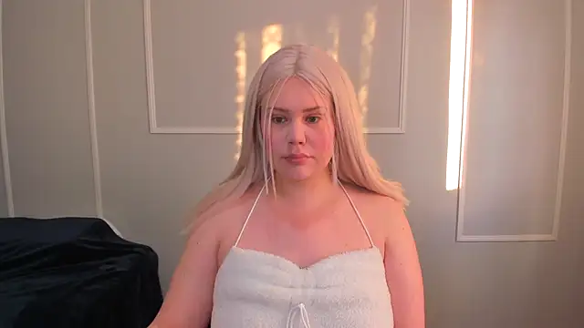 Snapshot of _leana_ chatting on 11.27.25 leana online show from 11.27.25