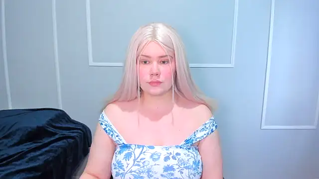 Snapshot of _leana_ chatting on 12.04.25 leana online show from 12.04.25