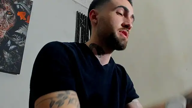 Snapshot of Luke_davis01 chatting on 02.26.25 Luke davis01 online show from 02.26.25