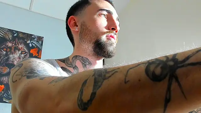 Snapshot of Luke_davis01 chatting on 03.01.25 Luke davis01 online show from 03.01.25