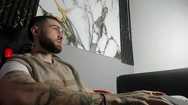 Snapshot of Luke_davis01 chatting on 09.09.25 Luke davis01 online show from 09.09.25