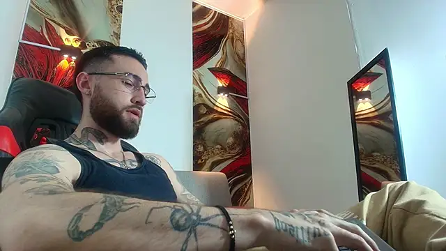 Snapshot of Luke_davis01 chatting on 09.13.25 Luke davis01 online show from 09.13.25