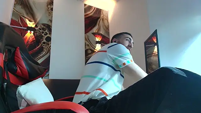 Snapshot of Luke_davis01 chatting on 09.29.25 Luke davis01 online show from 09.29.25