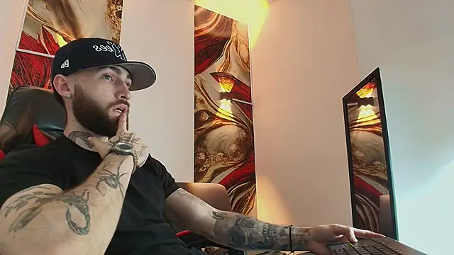 Snapshot of Luke_davis01 chatting on 10.16.25 Luke davis01 online show from 10.16.25