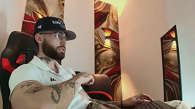 Snapshot of Luke_davis01 chatting on 10.17.25 Luke davis01 online show from 10.17.25