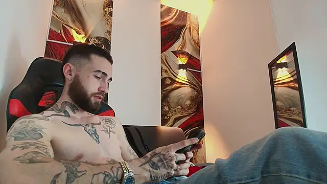 Snapshot of Luke_davis01 chatting on 10.22.25 Luke davis01 online show from 10.22.25