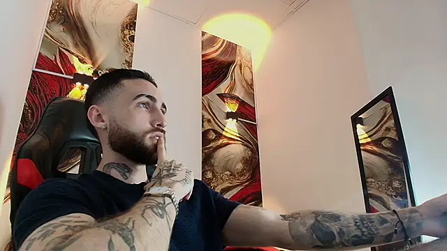 Snapshot of Luke_davis01 chatting on 10.29.25 Luke davis01 online show from 10.29.25