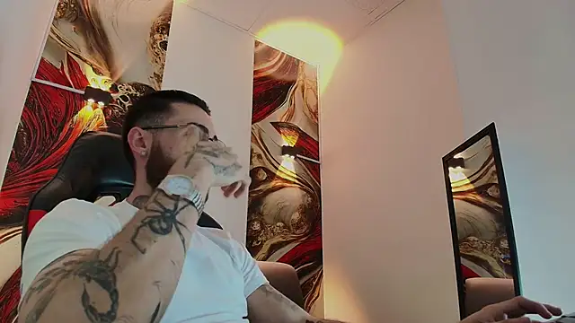 Snapshot of Luke_davis01 chatting on 11.29.25 Luke davis01 online show from 11.29.25