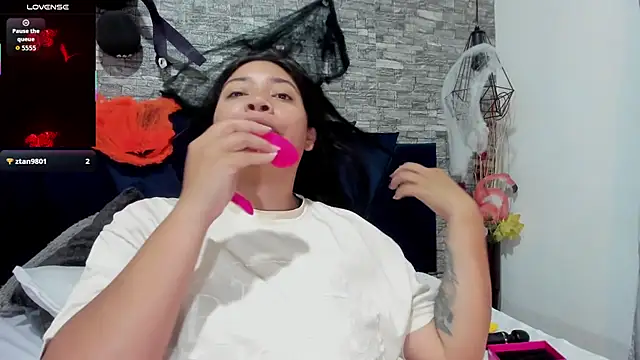 Snapshot of Sophia_Brunett chatting on 10.25.25 Sophia Brunett online show from 10.25.25