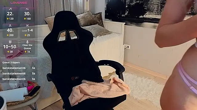 Nicole Hampton online show from 02.17.25