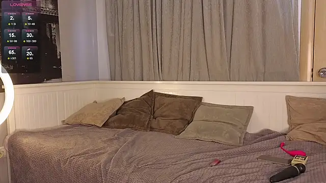 Nicole Hampton online show from 09.11.25