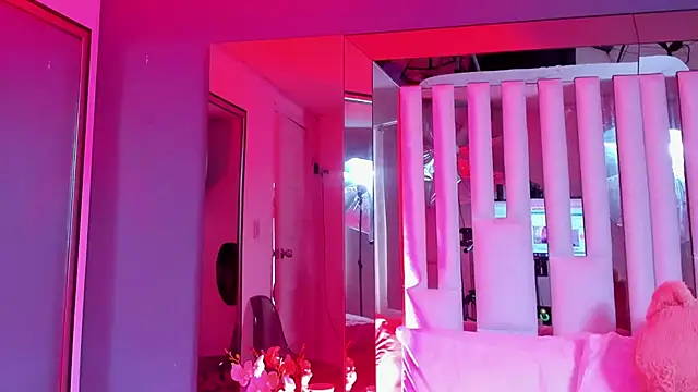 Cloee Rainbow1 online show from 02.14.25