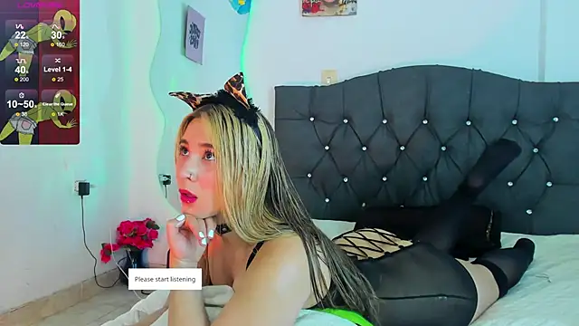 Snapshot of Vickyallien chatting on 10.15.25 Vickyallien online show from 10.15.25
