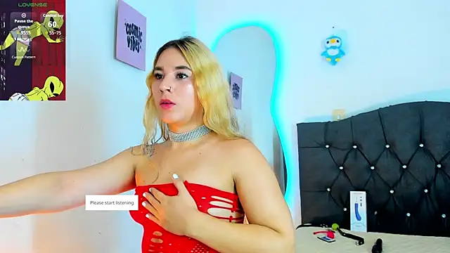 Snapshot of Vickyallien chatting on 11.28.25 Vickyallien online show from 11.28.25