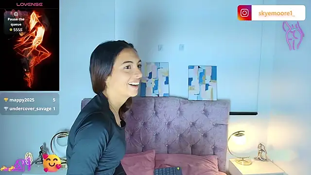 Snapshot of Skye_Moore chatting on 09.26.25 Skye Moore online show from 09.26.25