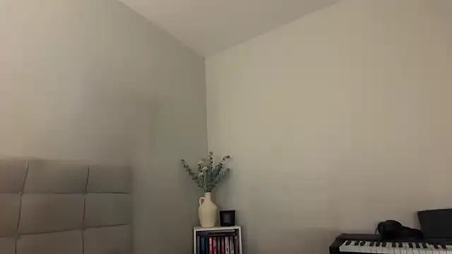 Snapshot of skyejde chatting on 04.02.26 skyejde online show from 04.02.26