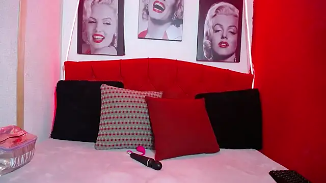 Snapshot of Tiana_Ebony18 chatting on 04.06.26 Tiana Ebony18 online show from 04.06.26