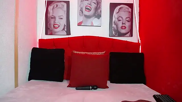 Snapshot of Tiana_Ebony18 chatting on 04.10.26 Tiana Ebony18 online show from 04.10.26