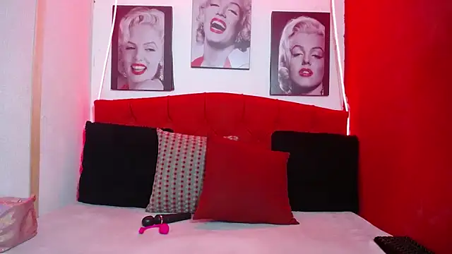 Snapshot of Tiana_Ebony18 chatting on 04.15.26 Tiana Ebony18 online show from 04.15.26