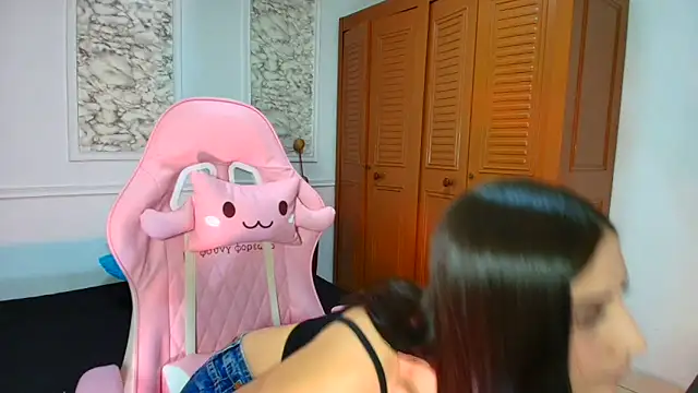 Danella houston online show from 12.17.25