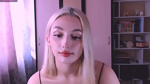 Snapshot of beauty_blonde chatting on 03.03.25 beauty blonde online show from 03.03.25