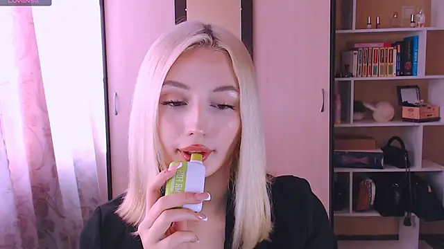 Snapshot of beauty_blonde chatting on 03.04.25 beauty blonde online show from 03.04.25