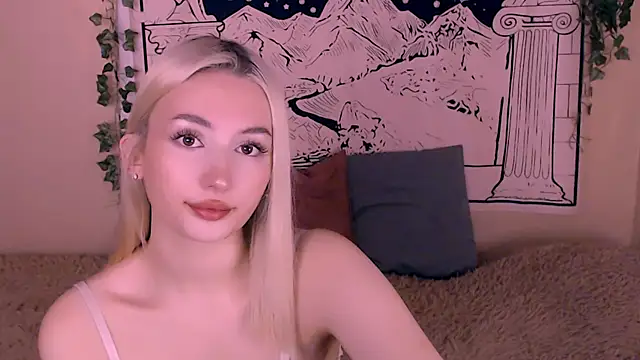 Snapshot of beauty_blonde chatting on 03.17.25 beauty blonde online show from 03.17.25